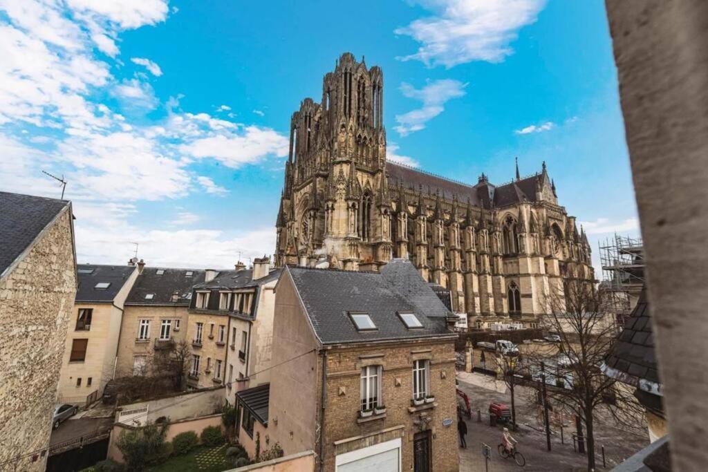 Bulle, Vue Cathedrale Incroyable Apartment Reims Exterior photo